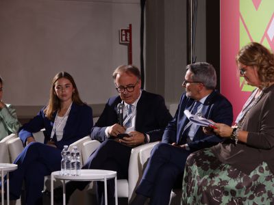 VisionMeeting 4 – Prepararsi ai mestieri del futuro - La trasformazione digitale del lavoro: costruire le nuove competenze - Come affacciarsi al mercato dei lavori emergenti